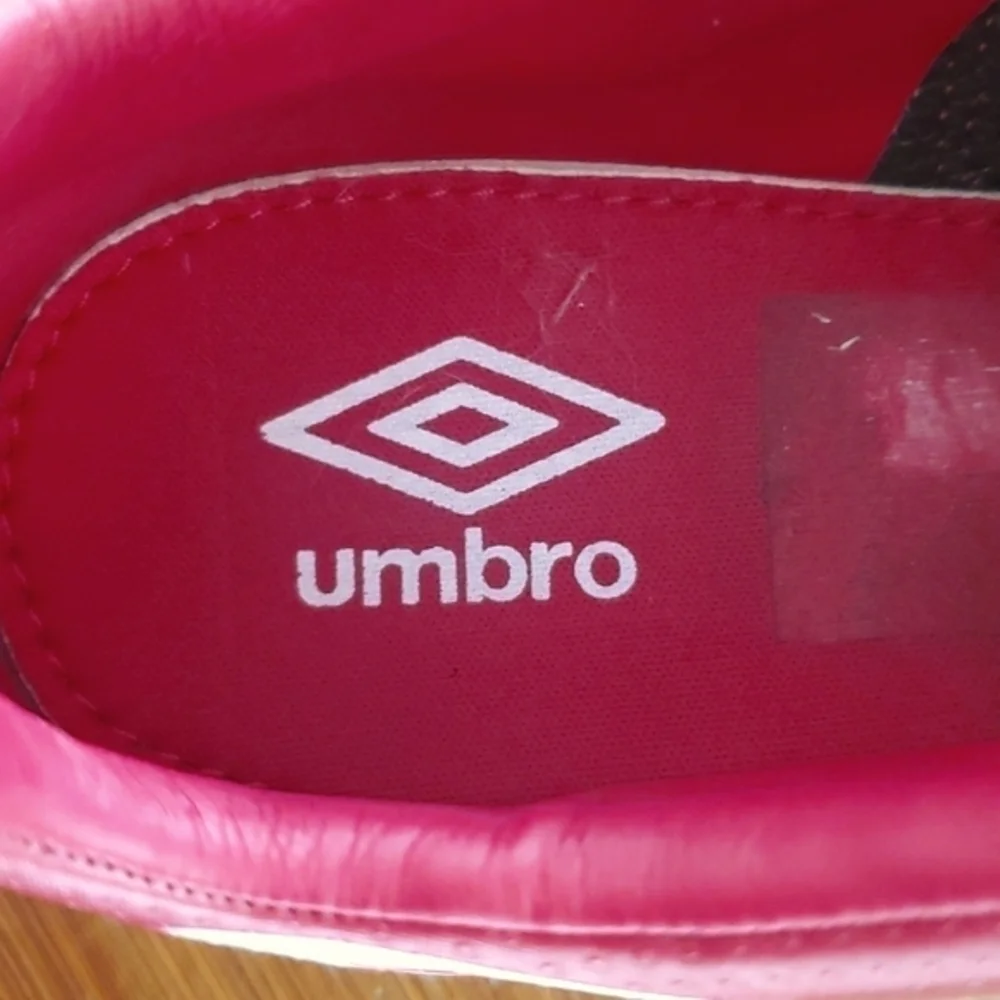 UMBRO Kid's Soccer Cleats Shoes Edison Flores Edition Peruvian Soccer Player